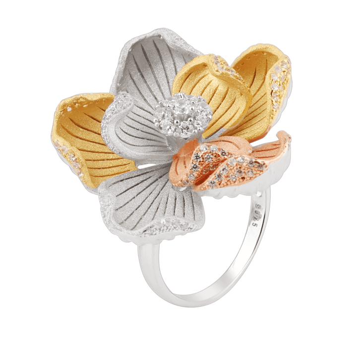 an detailed image showing the flower ring from ulmaz collection